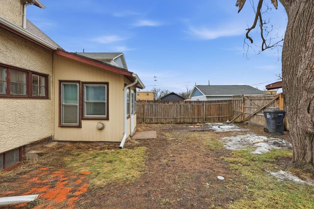 1092 Sims Avenue, Saint Paul, MN 55106