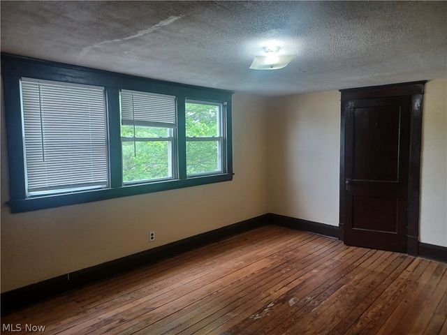 50 N Hazelwood Avenue, Youngstown, OH 44509