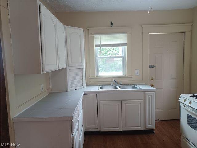 50 N Hazelwood Avenue, Youngstown, OH 44509