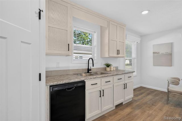 11076 Maxwell Avenue, Warren, MI 48089