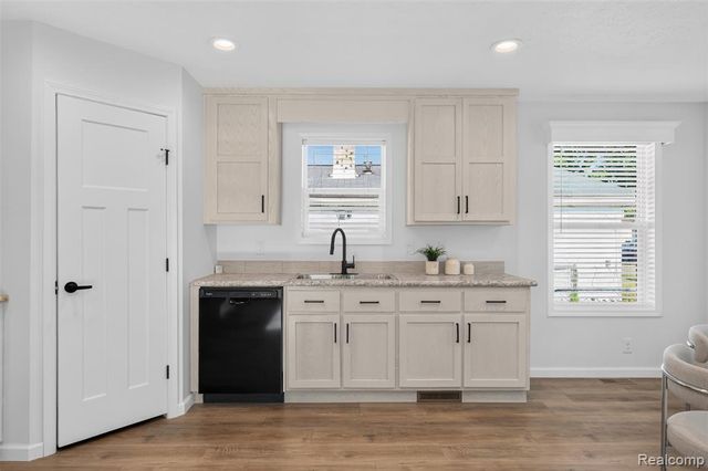 11076 Maxwell Avenue, Warren, MI 48089