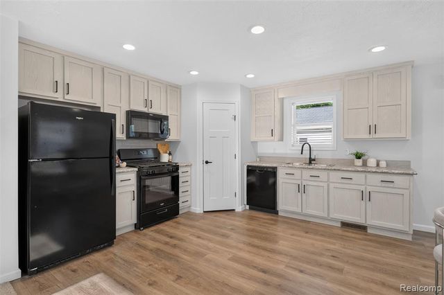 11076 Maxwell Avenue, Warren, MI 48089