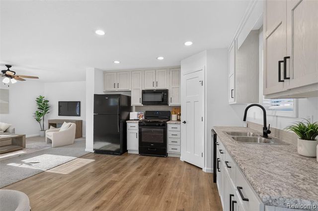 11076 Maxwell Avenue, Warren, MI 48089