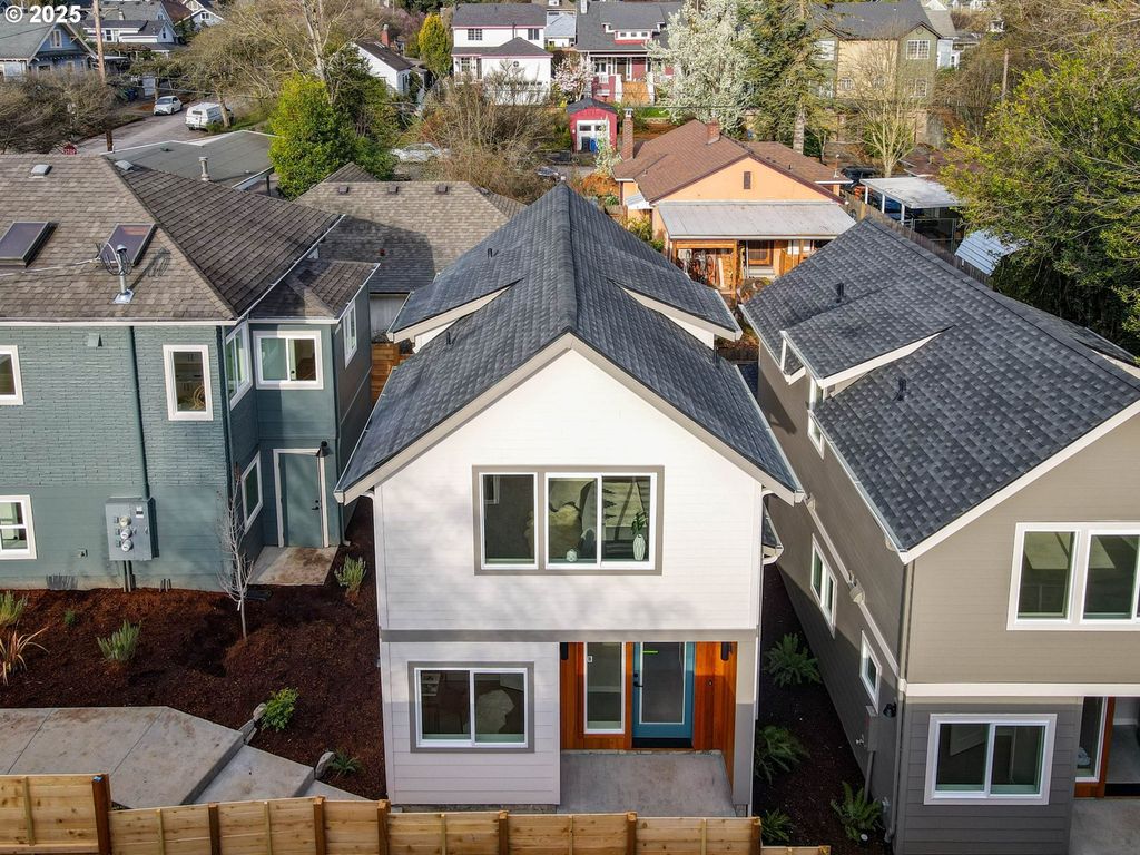 1123 Se Rhone St B, Portland, OR 97202