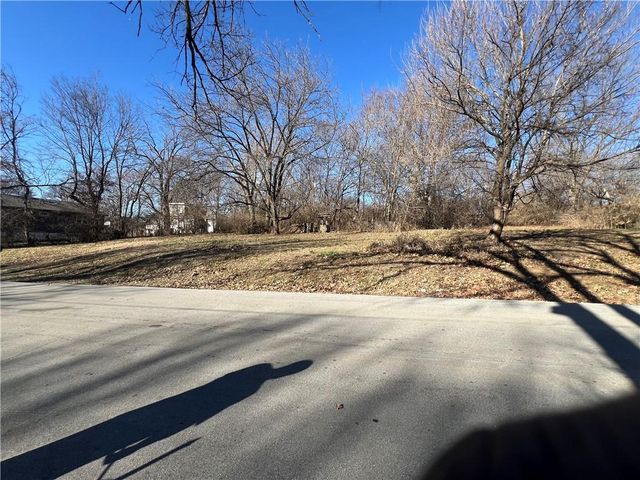 8136 Flora Avenue, Kansas City, MO 64131