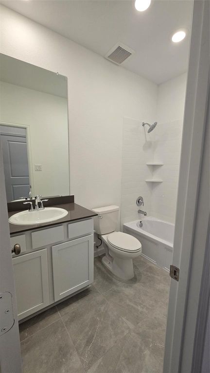 Image 6 of property listing at 18019 Cana Mariage Court, Conroe, TX 77302