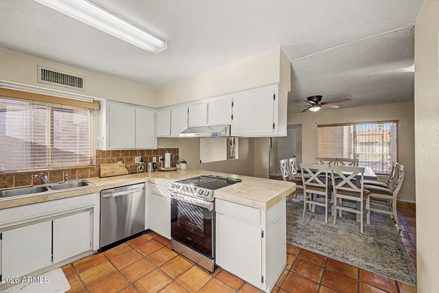 2321 W VINEYARD Road, Tempe, AZ 85282