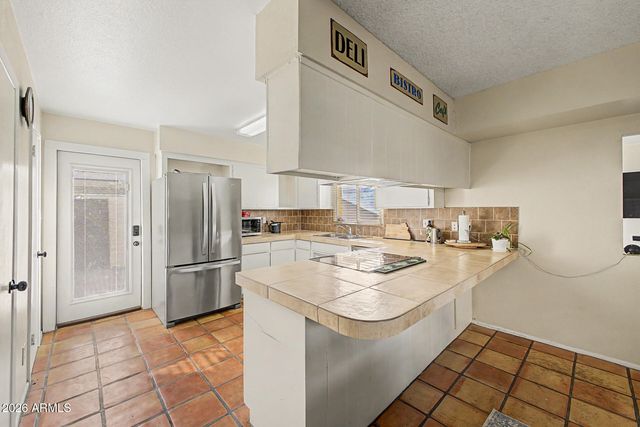 2321 W VINEYARD Road, Tempe, AZ 85282