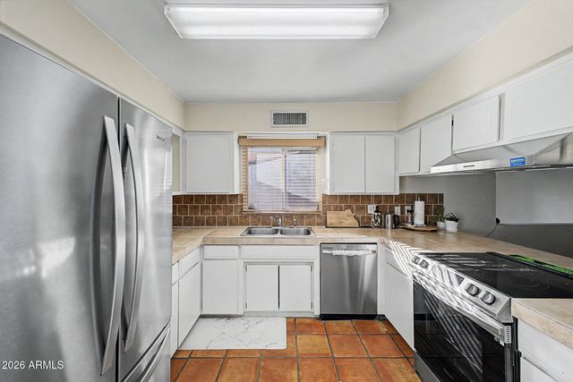 2321 W VINEYARD Road, Tempe, AZ 85282