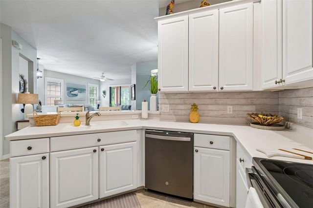 161 SHELL FALLS DRIVE, Apollo Beach, FL 33572