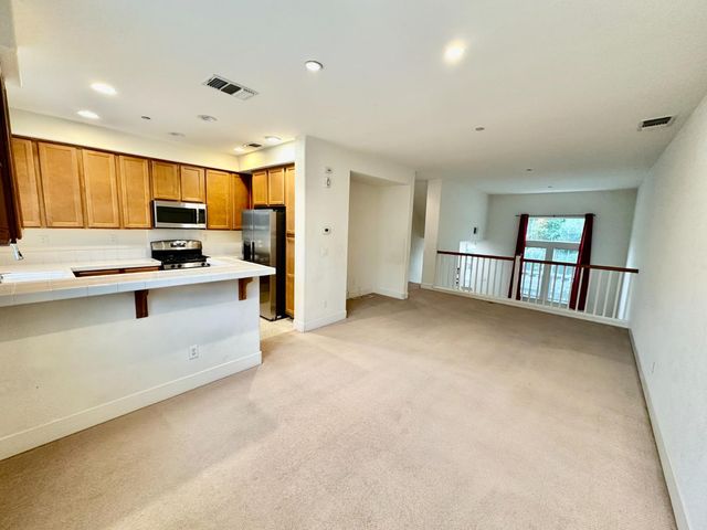 1620 D St, Sacramento, CA 95814