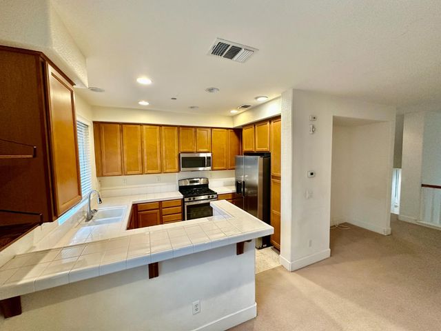 1620 D St, Sacramento, CA 95814