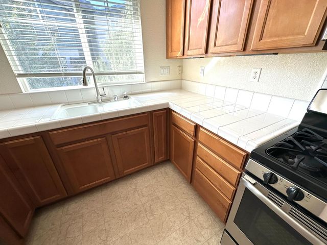 1620 D St, Sacramento, CA 95814