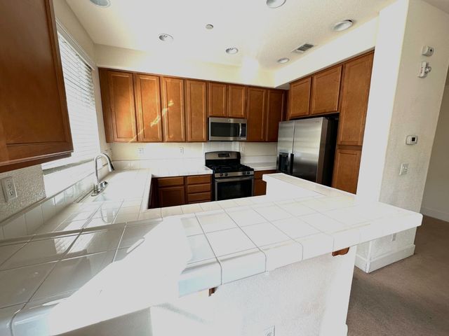 1620 D St, Sacramento, CA 95814