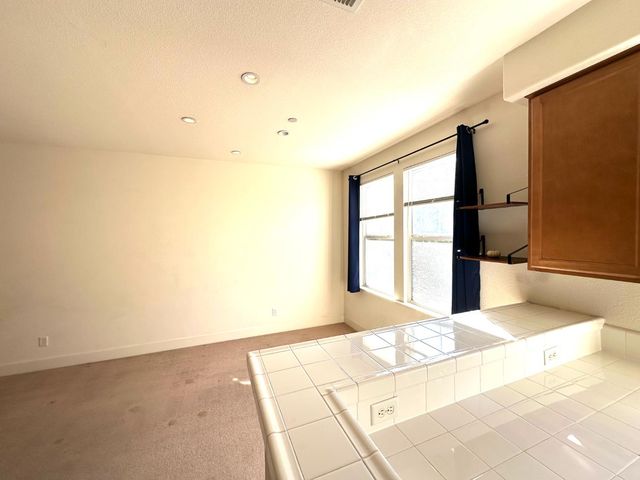 1620 D St, Sacramento, CA 95814