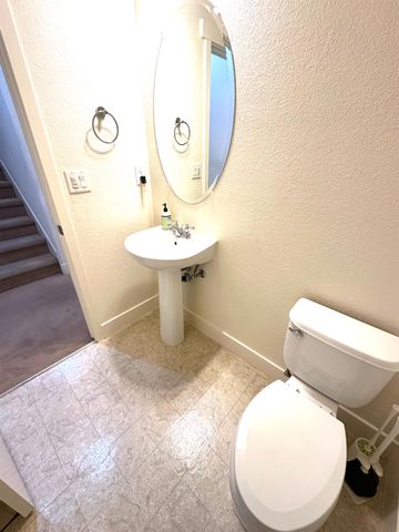 1620 D St, Sacramento, CA 95814