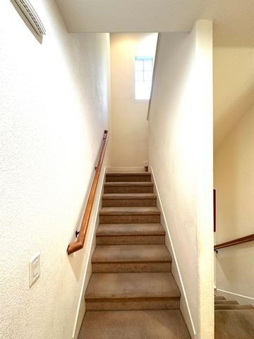 1620 D St, Sacramento, CA 95814