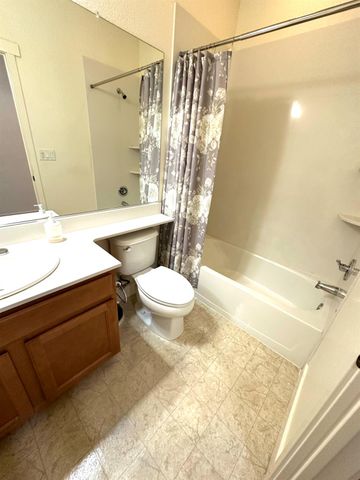 1620 D St, Sacramento, CA 95814