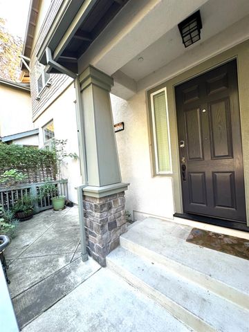 1620 D St, Sacramento, CA 95814