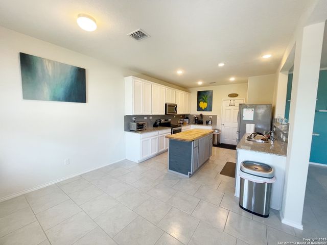 10323 Martin Creek, San Antonio, TX 78252