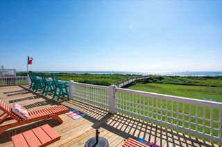 436 Atkinson Street, Crystal Beach, TX 77650