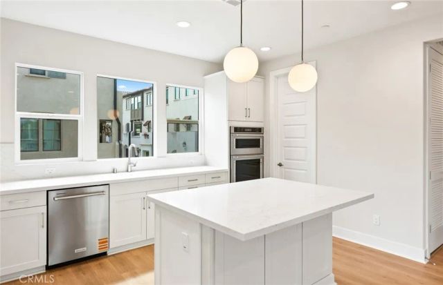 100 Pickwick Lane, Burbank, CA 91506