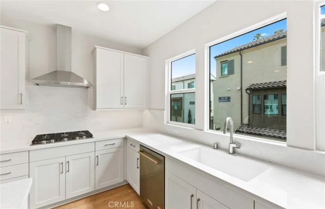 100 Pickwick Lane, Burbank, CA 91506