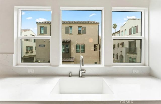 100 Pickwick Lane, Burbank, CA 91506