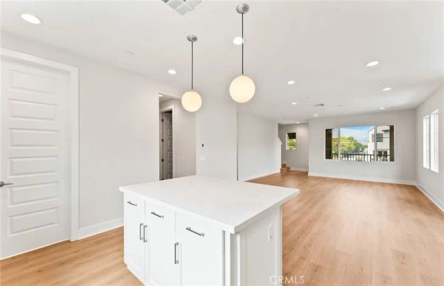 100 Pickwick Lane, Burbank, CA 91506