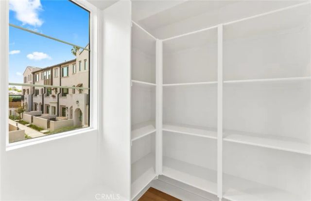 100 Pickwick Lane, Burbank, CA 91506