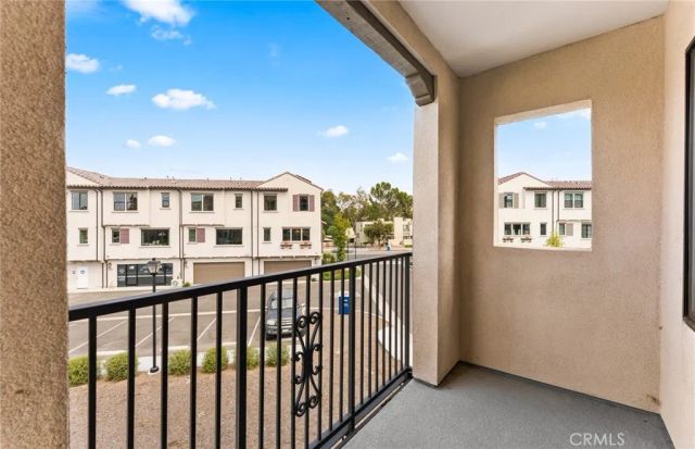 100 Pickwick Lane, Burbank, CA 91506