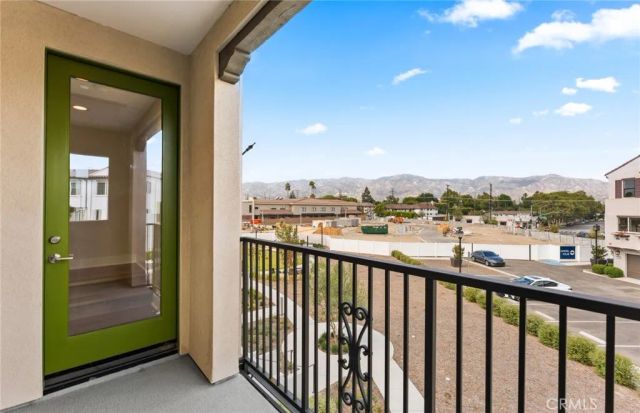 100 Pickwick Lane, Burbank, CA 91506