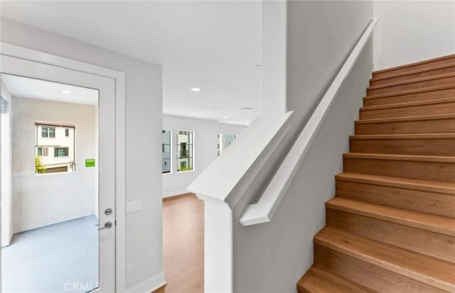 100 Pickwick Lane, Burbank, CA 91506