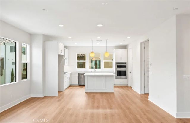 100 Pickwick Lane, Burbank, CA 91506