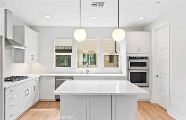 100 Pickwick Lane, Burbank, CA 91506