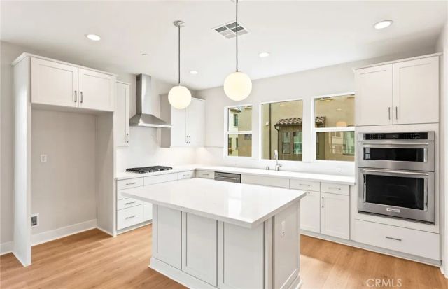 100 Pickwick Lane, Burbank, CA 91506