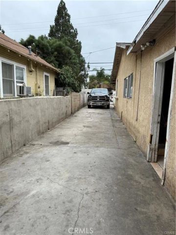 1722 W Pine, Santa Ana, CA 92703