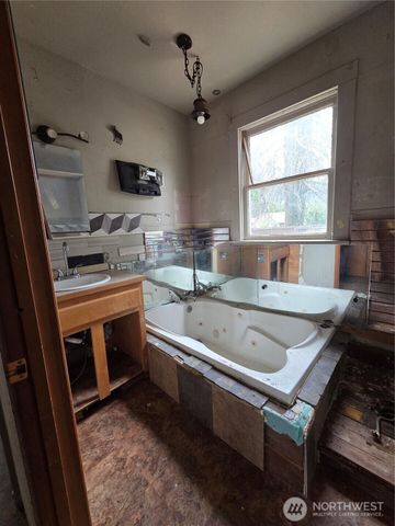111 Calistoga Street E, Orting, WA 98360
