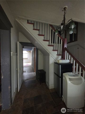 111 Calistoga Street E, Orting, WA 98360