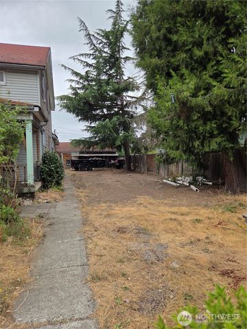 111 Calistoga Street E, Orting, WA 98360