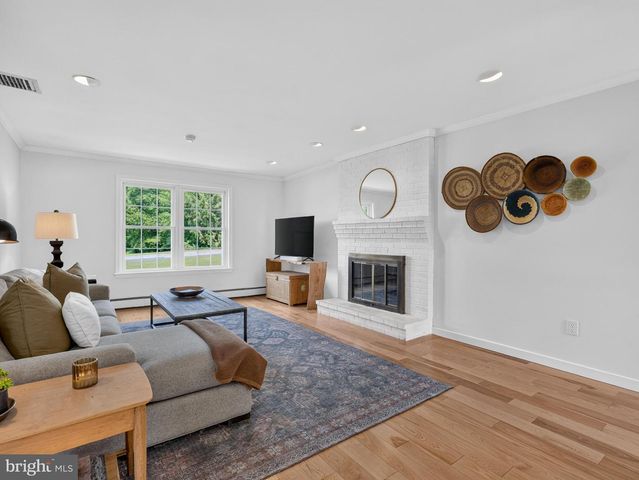 7 CARRIAGE DR, Downingtown, PA 19335