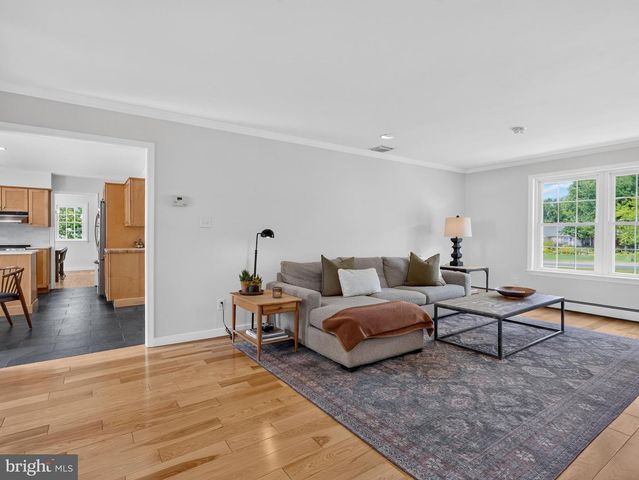 7 CARRIAGE DR, Downingtown, PA 19335
