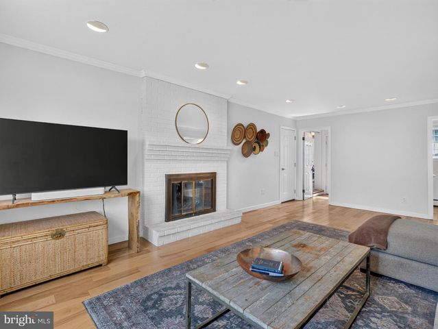 7 CARRIAGE DR, Downingtown, PA 19335