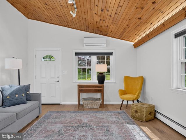7 CARRIAGE DR, Downingtown, PA 19335