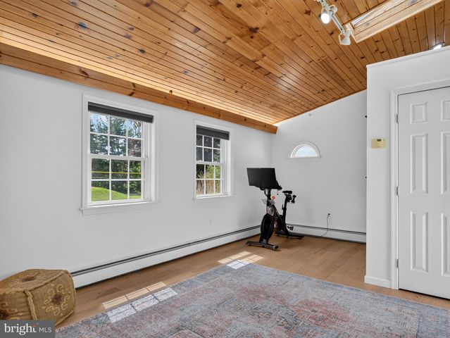 7 CARRIAGE DR, Downingtown, PA 19335