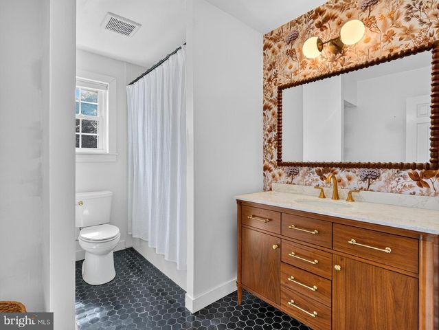 7 CARRIAGE DR, Downingtown, PA 19335