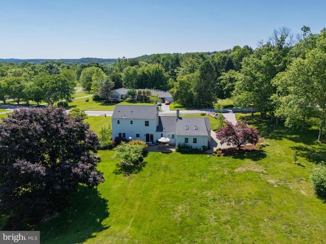 7 CARRIAGE DR, Downingtown, PA 19335