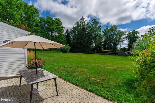 7 CARRIAGE DR, Downingtown, PA 19335