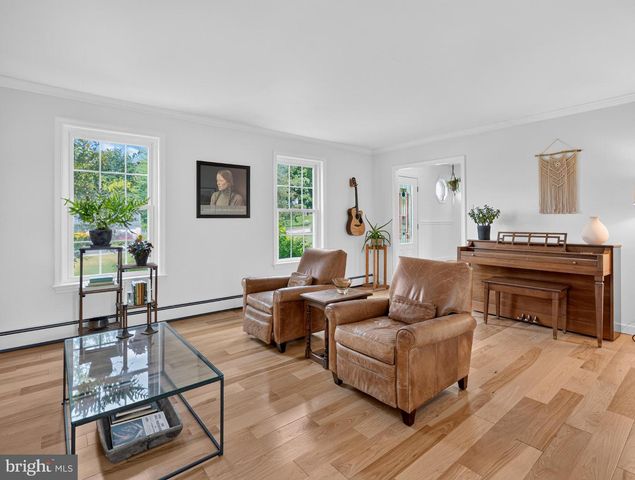 7 CARRIAGE DR, Downingtown, PA 19335