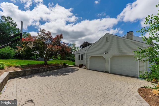 7 CARRIAGE DR, Downingtown, PA 19335